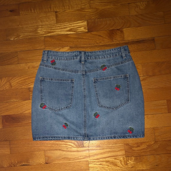 Cherry embroidered denim skirt - Picture 2 of 2